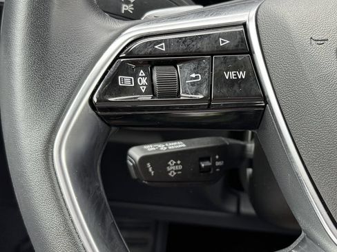 Used 2022 Audi e-tron Premium w/ Convenience Plus Package AWD/4WD image 18