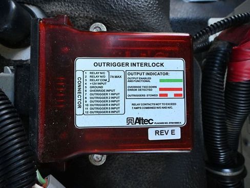 Used 2012 Ford F550 4x4 SuperCab Super Duty w/ Payload Upgrade Pkg image 42