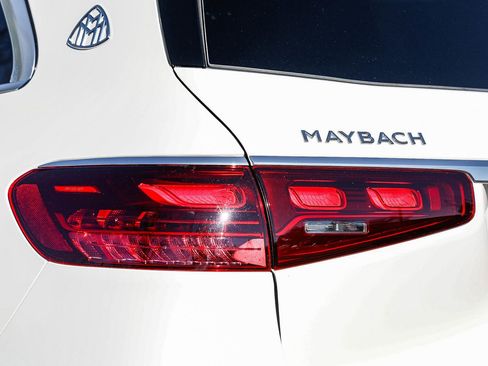Certified 2025 Mercedes-Benz Maybach GLS 600 4MATIC image 8