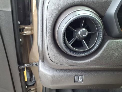 Used 2023 Chevrolet Colorado W/T RWD image 25