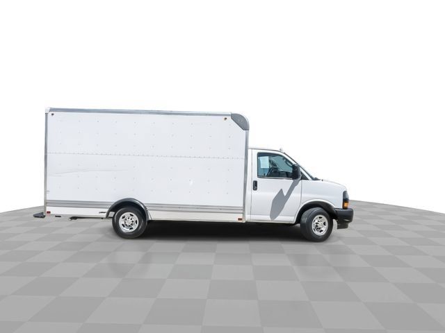 Used 2022 Chevrolet Express 3500 w/ Driver Convenience Package RWD image 9