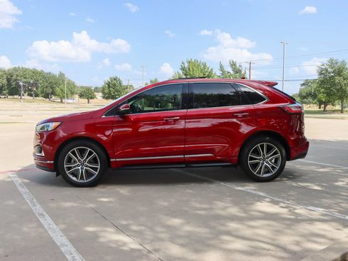 Used 2019 Ford Edge Titanium w/ Equipment Group 301A FWD image 4