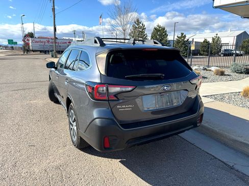 Used 2022 Subaru Outback Premium image 3