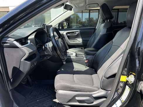 Used 2019 Toyota RAV4 LE AWD/4WD image 14