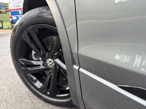 Used 2023 Volkswagen Tiguan SE R-Line image 12