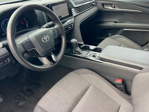 Certified 2025 Toyota Camry LE image 9