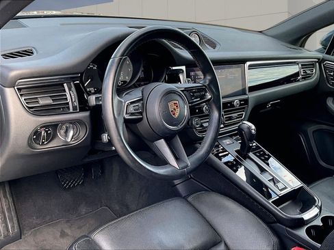 Certified 2023 Porsche Macan S AWD/4WD image 4