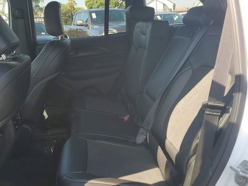 New 2025 Jeep Grand Cherokee Altitude image 15