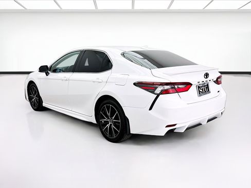 Used 2024 Toyota Camry SE image 6