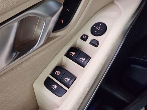 Used 2022 BMW 330i Sedan w/ Driving Assistance Package image 41