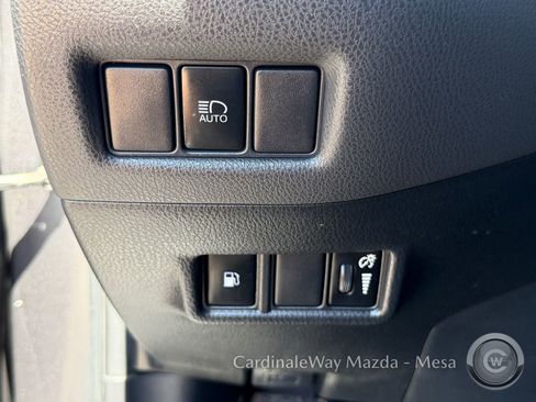 Used 2020 Toyota C-HR XLE FWD image 17