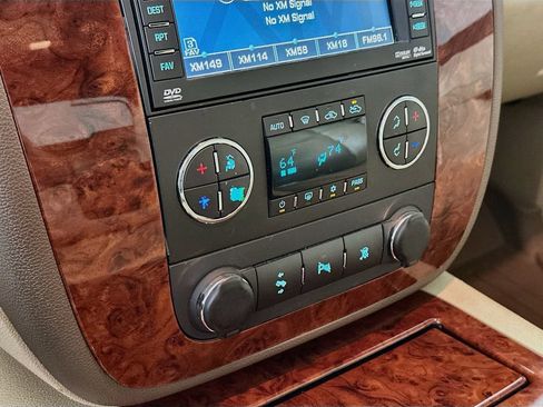 Used 2011 Chevrolet Avalanche LTZ RWD image 14