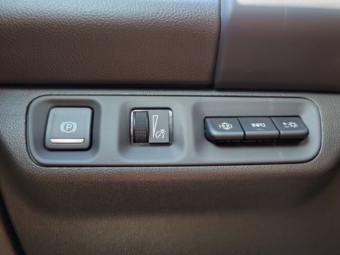 Used 2023 GMC Acadia SLT w/ Elevation Edition FWD image 29