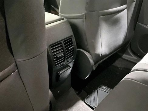 Used 2017 Ford Escape SE w/ Equipment Group 201A image 10