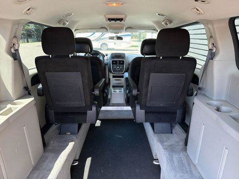 Used 2015 Dodge Grand Caravan SE w/ Quick Order Package 29E SE FWD image 4