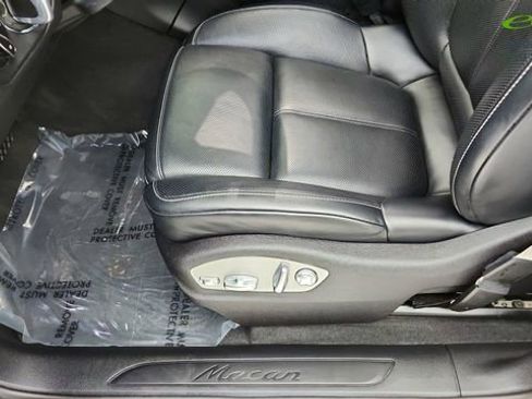 Used 2024 Porsche Macan AWD/4WD image 33