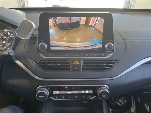 Used 2019 Nissan Altima 2.5 SV image 15