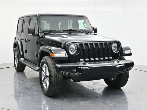 Used 2021 Jeep Wrangler Unlimited Sahara AWD/4WD image 3