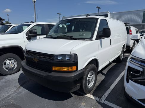 New 2025 Chevrolet Express 3500 w/ Driver Convenience Package RWD image 4