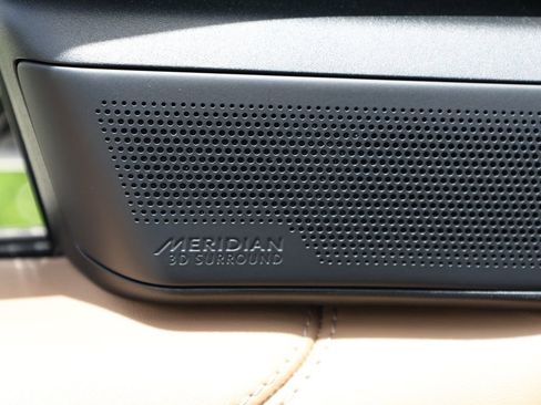 Used 2023 Land Rover Range Rover Long Wheelbase Autobiography image 16