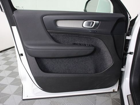 Certified 2025 Volvo XC40 B5 Plus image 17