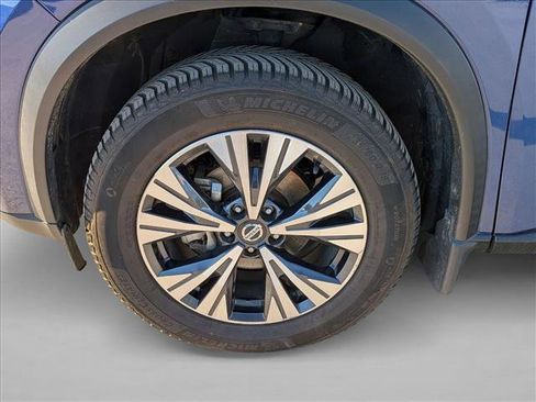 Used 2021 Nissan Rogue SV w/ Premium Package image 24