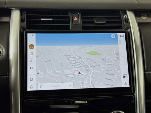 Used 2024 Land Rover Discovery Metropolitan Edition image 15