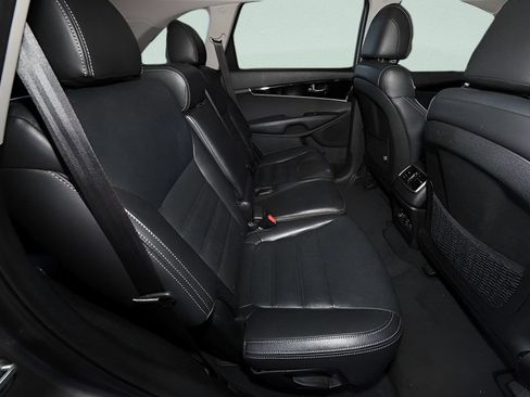 Used 2019 Kia Sorento FWD image 14