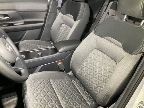 Used 2026 Nissan Kicks SV w/ SV Premium Package image 29