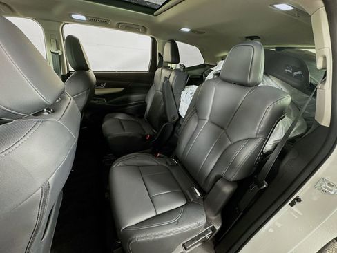 Used 2022 Subaru Ascent Touring image 18