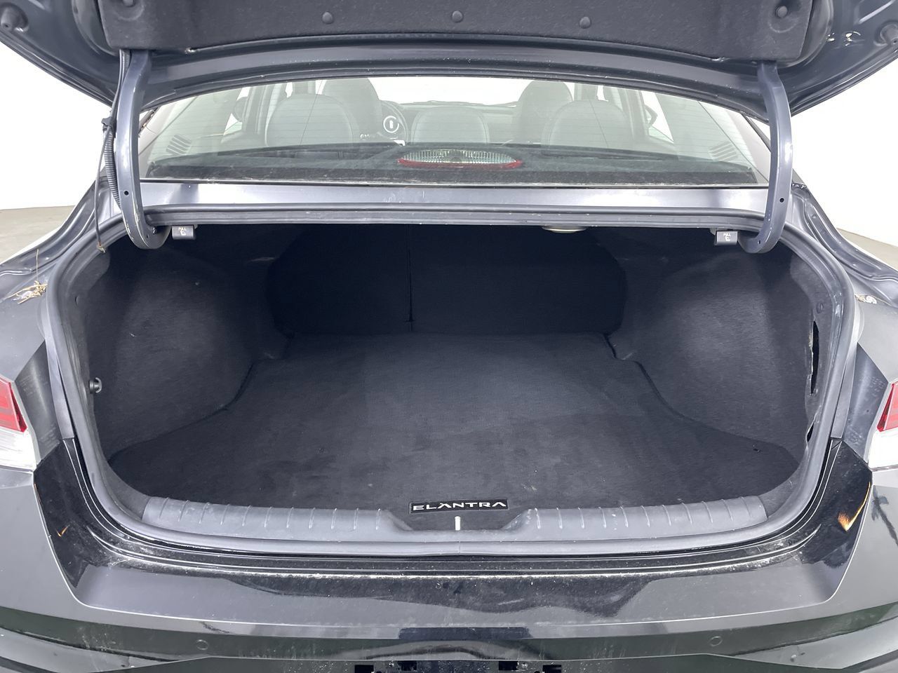 Used 2022 Hyundai Elantra Limited FWD image 23