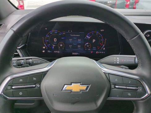 Certified 2025 Chevrolet Suburban LT image 31