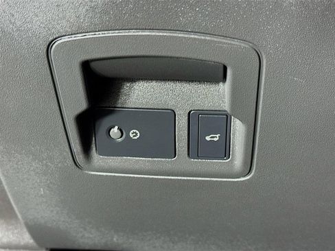 Used 2025 Land Rover Range Rover Velar S image 10