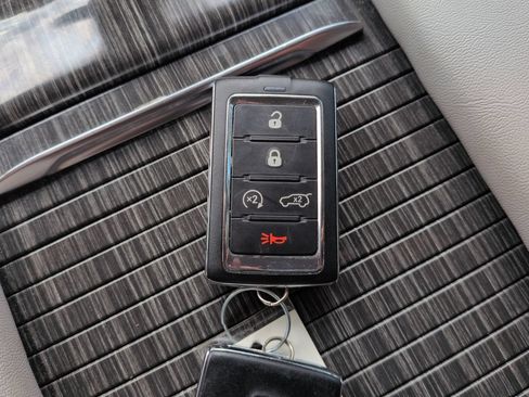 Used 2022 Jeep Wagoneer Series II RWD image 27
