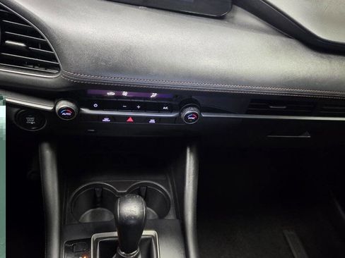 Used 2020 MAZDA MAZDA3 Hatchback FWD image 17