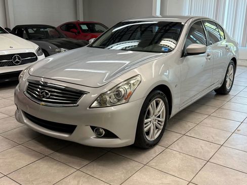 Used 2015 INFINITI Q40 w/ Navigation Package RWD image 3