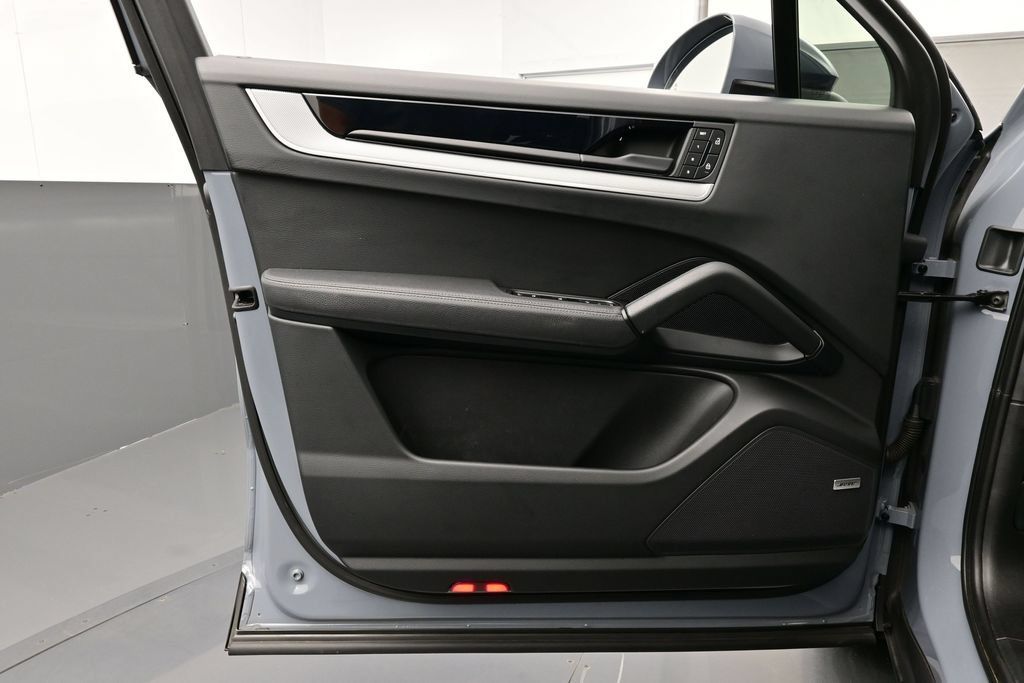 Certified 2024 Porsche Cayenne Coupe AWD/4WD image 7