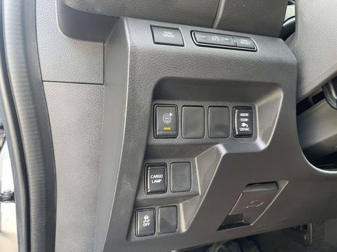 Used 2025 Nissan Frontier SV w/ SV Convenience Package RWD image 28