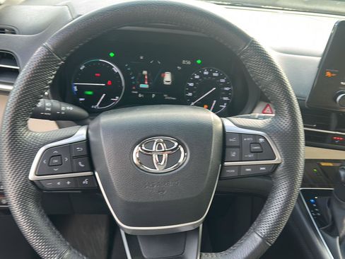 Used 2024 Toyota Sienna Limited AWD/4WD image 12