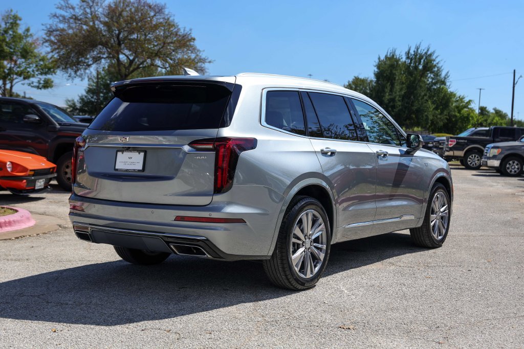 Used 2025 Cadillac XT6 Premium Luxury FWD image 4
