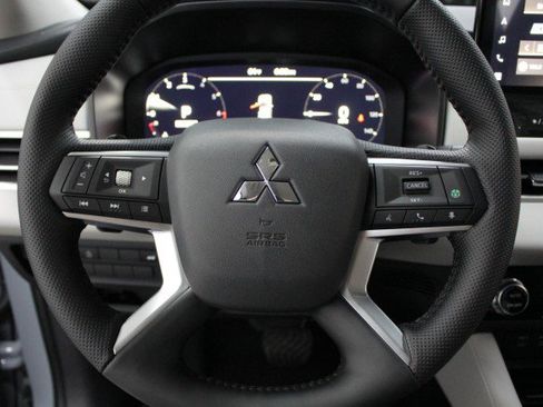 New 2026 Mitsubishi Outlander SE image 8