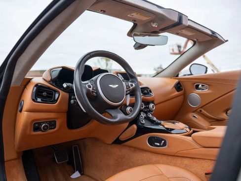 Used 2021 Aston Martin V8 Vantage Roadster image 2