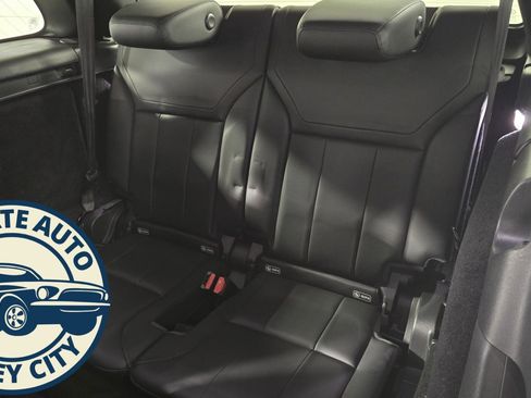 Used 2019 Land Rover Discovery HSE image 29