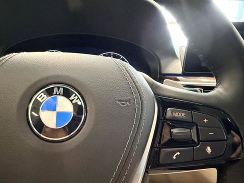 Used 2019 BMW 530i w/ Premium Package image 38