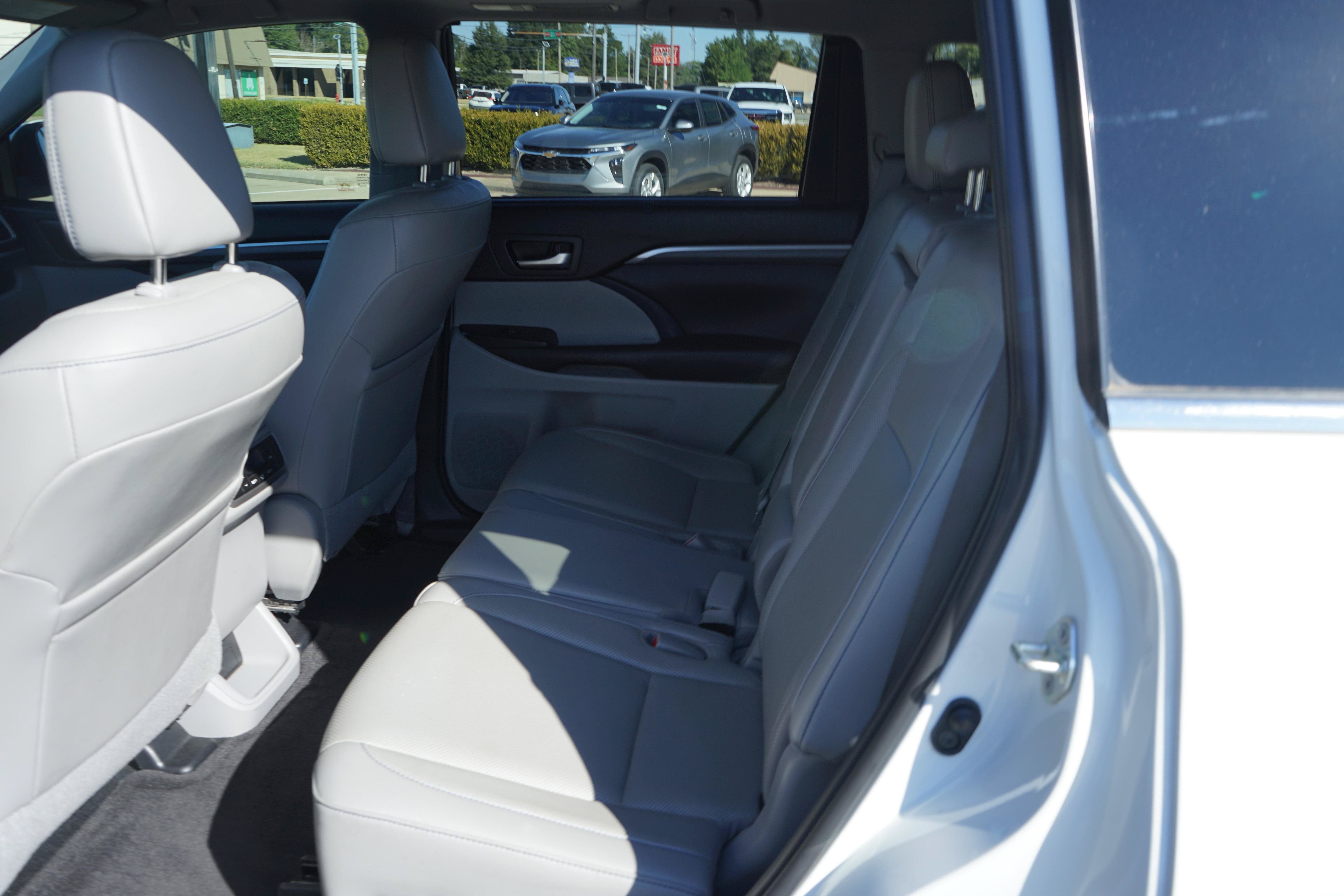 Used 2019 Toyota Highlander Limited FWD image 19