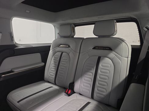Used 2025 Rivian R1S Adventure Dual AWD/4WD image 22