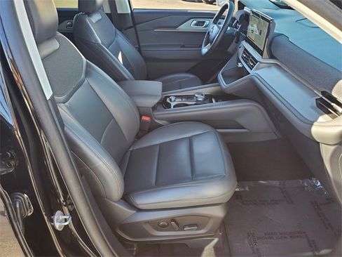 Used 2025 Ford Explorer Active w/ Active Comfort Package image 14