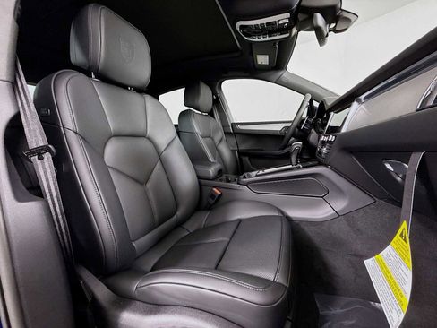 New 2026 Porsche Macan image 30
