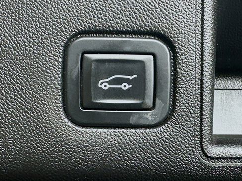 Used 2018 GMC Terrain Denali w/ Advanced Safety Package image 28