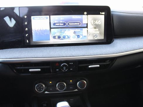 Used 2025 Nissan Kicks SV image 6